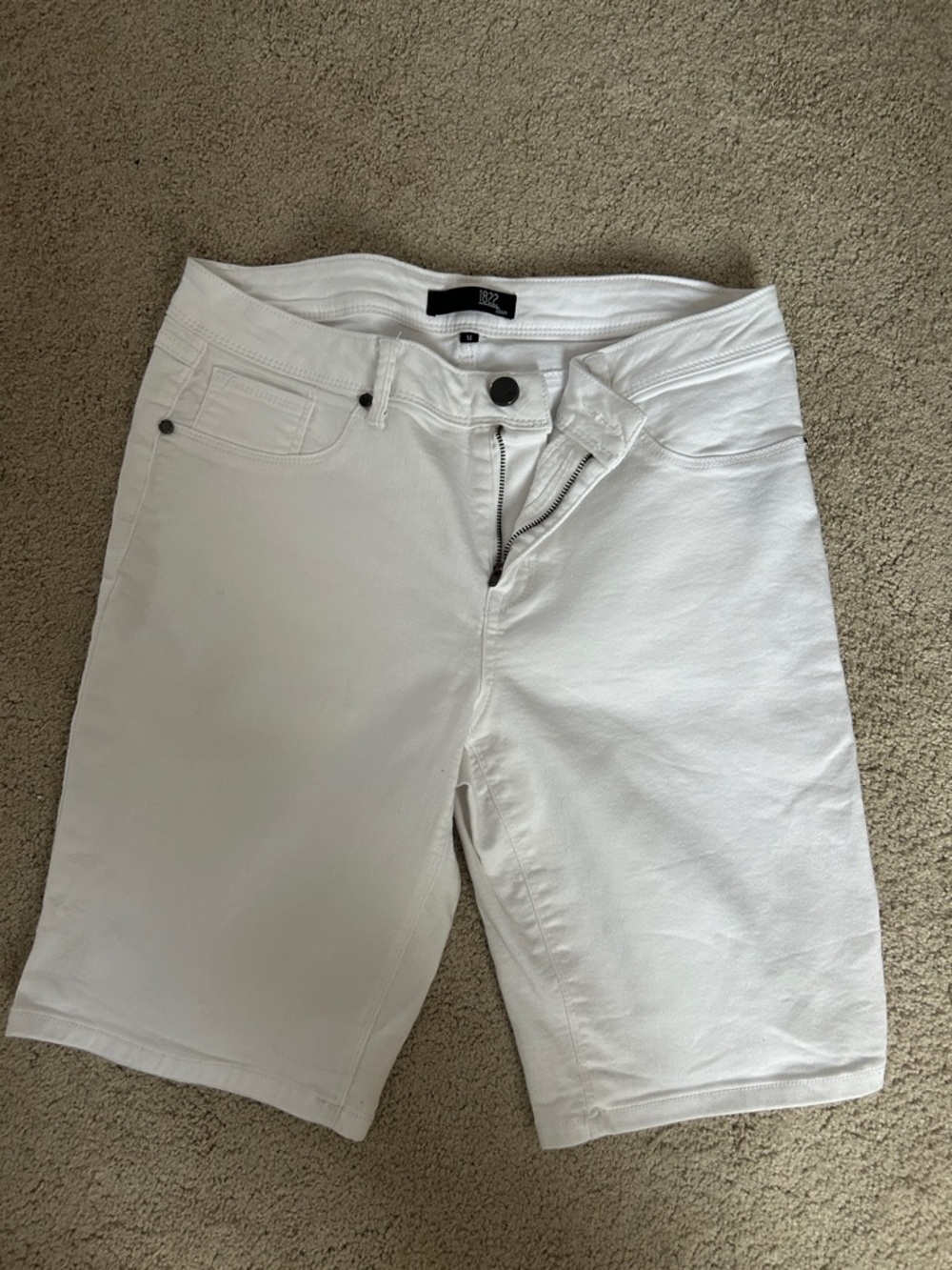 White Women’s Stretch Bermuda Shorts - 1822